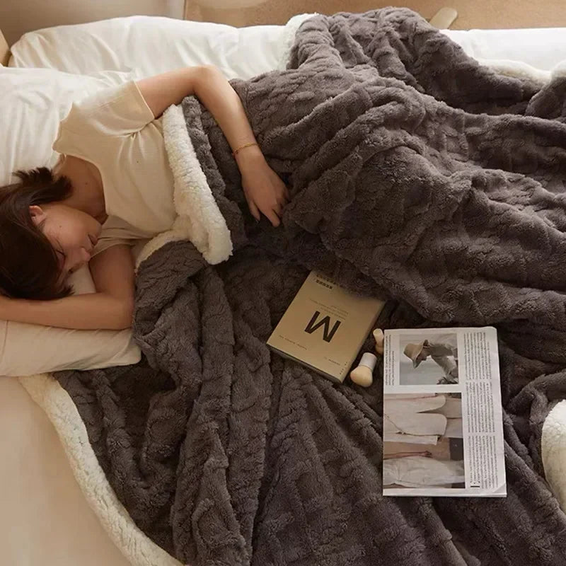 WarmWool Fleece Throw Blanket — Ultra Soft Double-Sided Winter Blanket 7